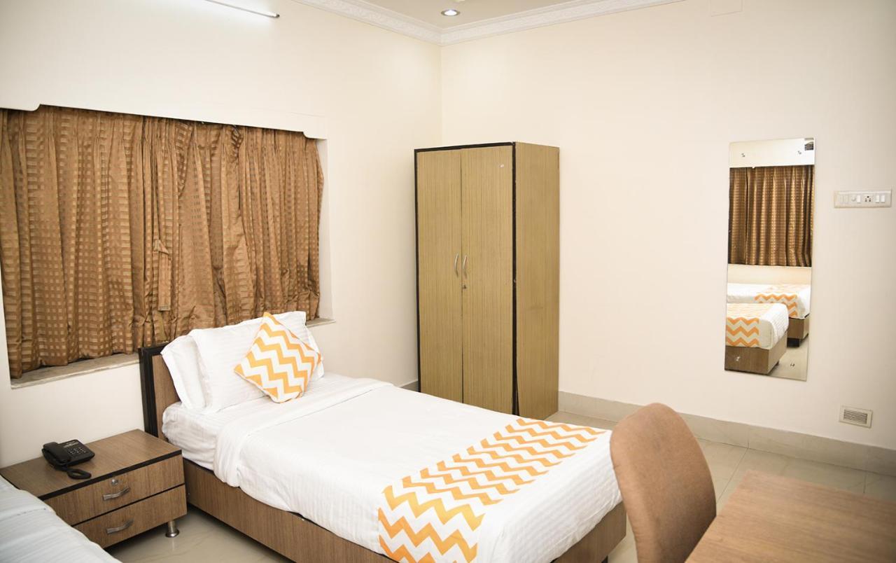 Crossroads Otel Kalküta Dış mekan fotoğraf