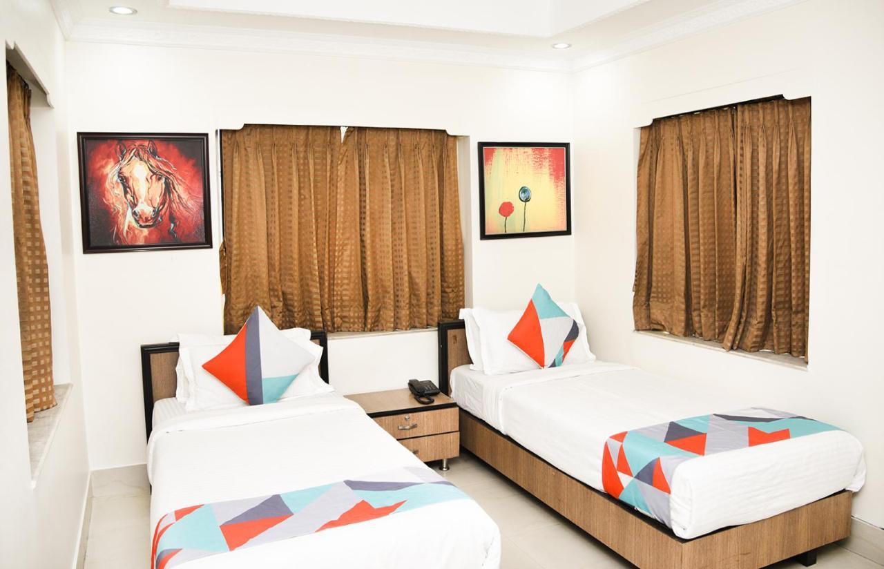 Crossroads Otel Kalküta Dış mekan fotoğraf
