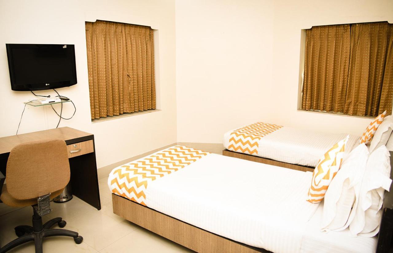Crossroads Otel Kalküta Dış mekan fotoğraf