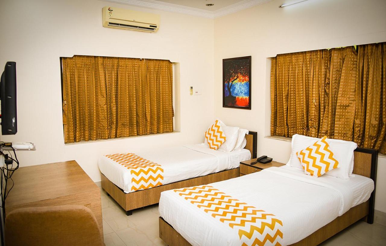 Crossroads Otel Kalküta Dış mekan fotoğraf