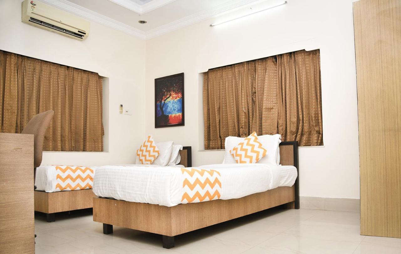 Crossroads Otel Kalküta Dış mekan fotoğraf
